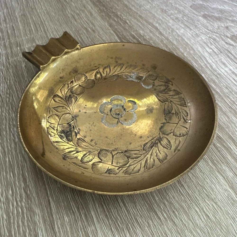 Vintage Round Brass Engraved Cigarette or Cigar Ashtray Ash Tray Flowers